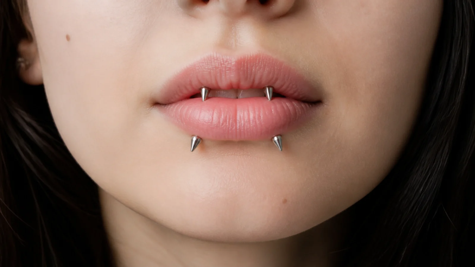 Angel fangs and snake bites with spike ends