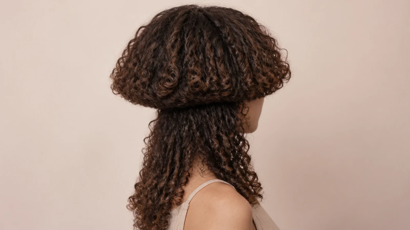 Medium jellyfish haircut on 3A curly hair with a diffused rounded bell over curly lengths