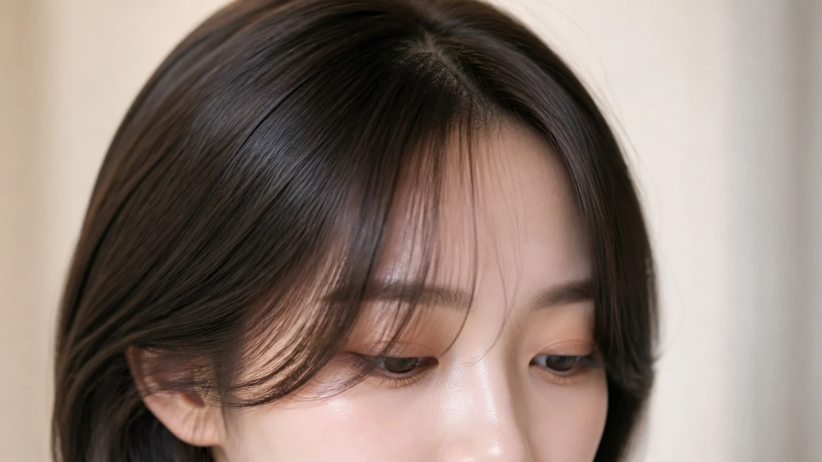 Korean style see-through short curtain bangs with airy feathered ends on a round face