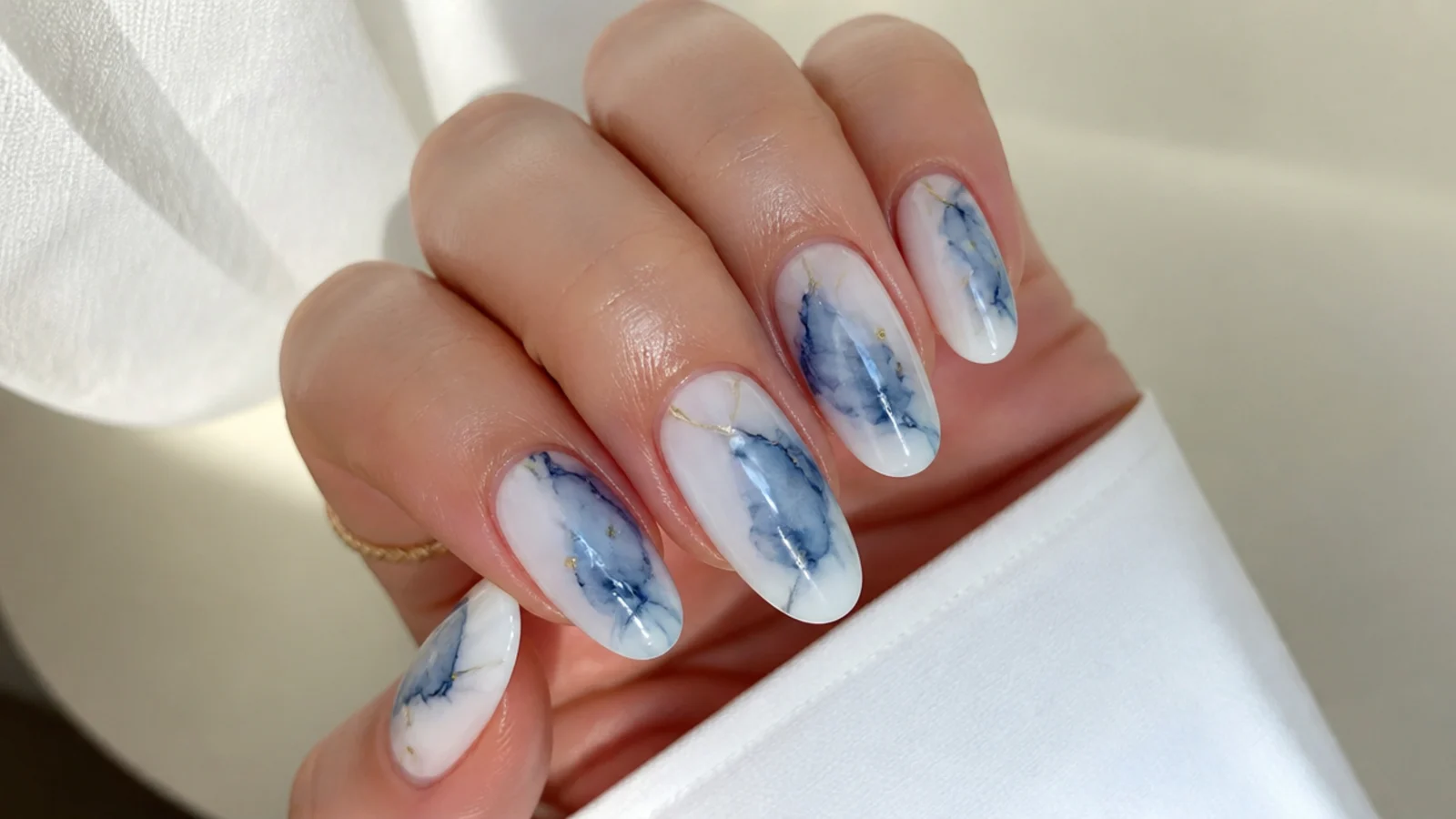 Blue and white ink tie-dye blooming gel nails