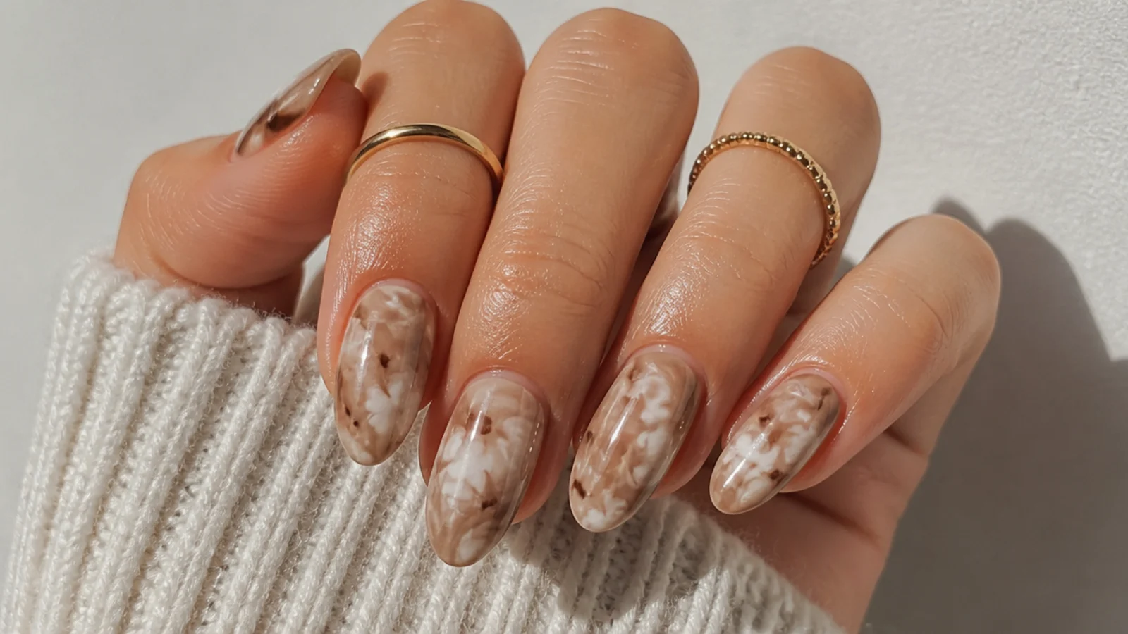 Brown and cream latte marble blooming gel nails
