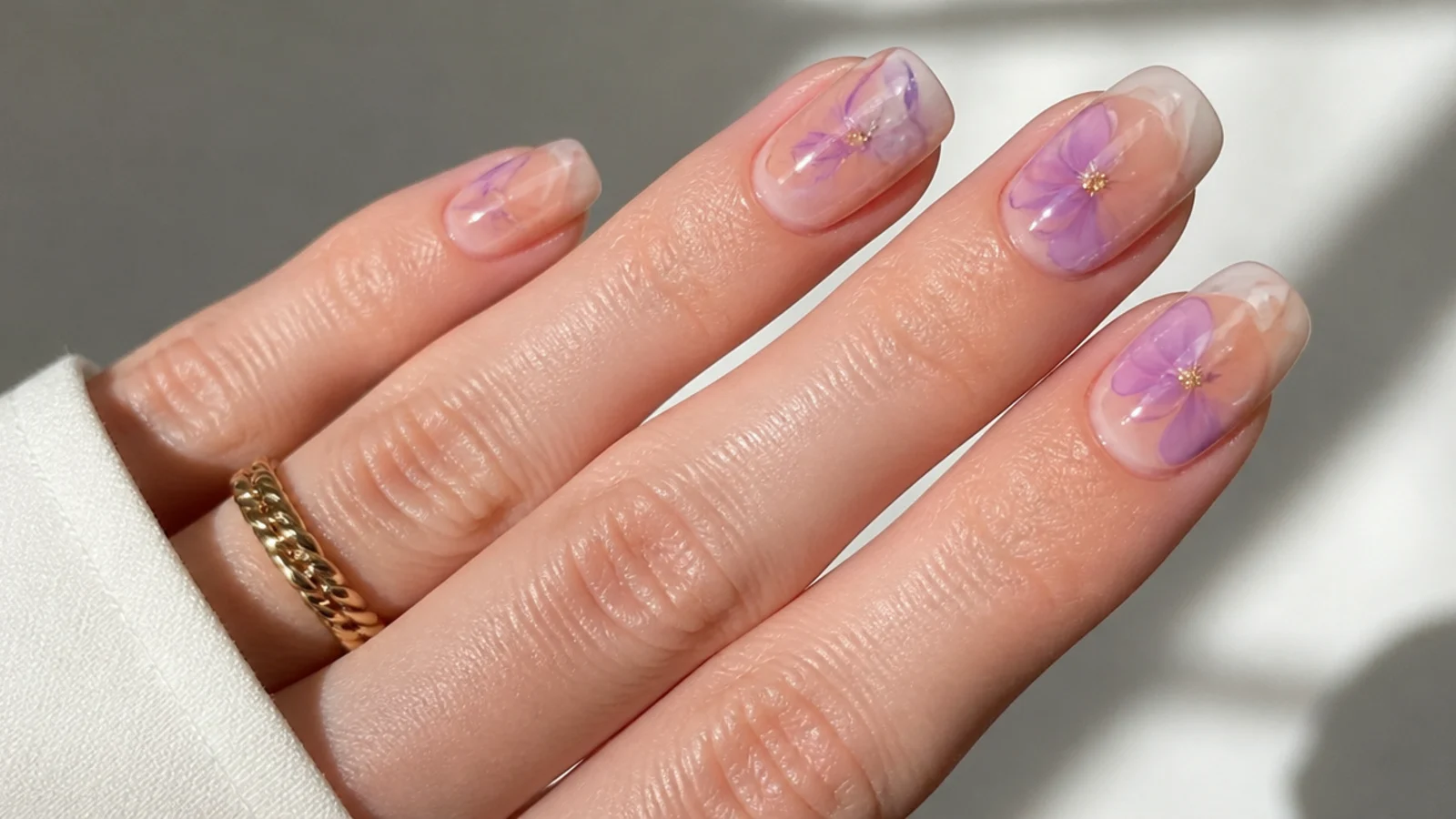 Blooming gel nails with soft peach and lavender diffusion