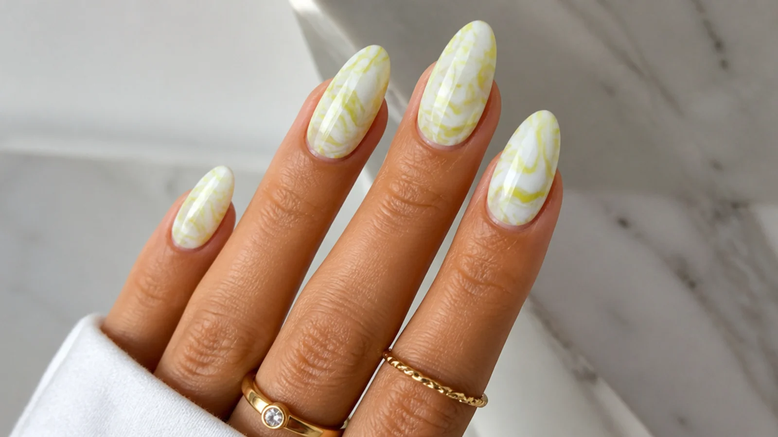 Blooming gel nails with a bright single-color marble on white