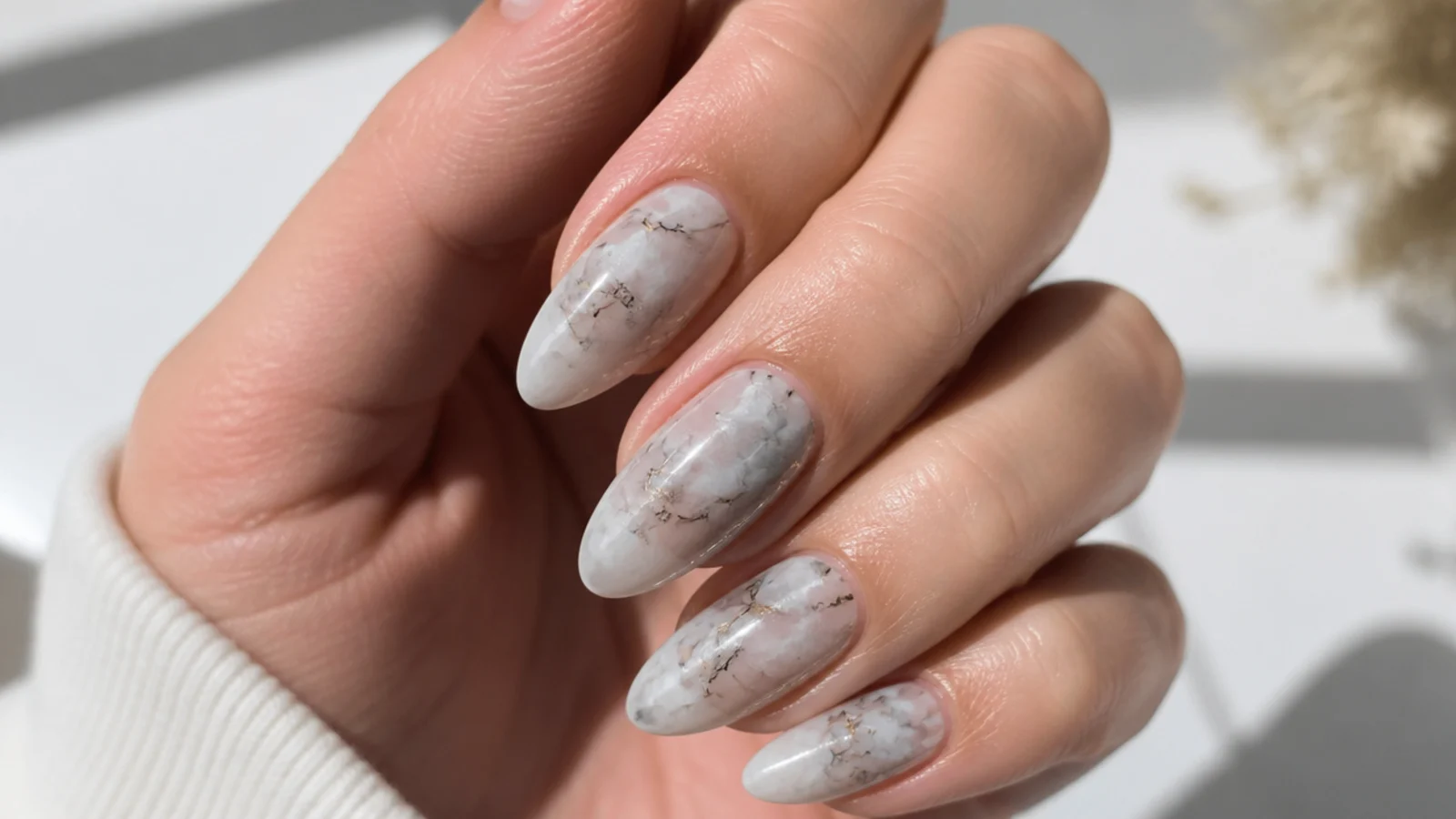 Soft white and gray marble blooming gel nails