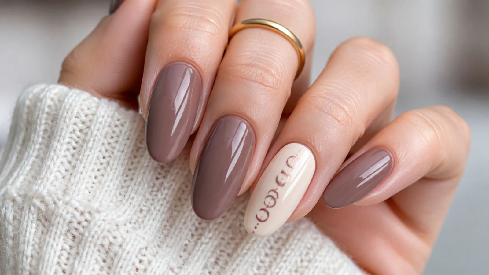 Moon phase line of crescents on a cream boho accent nail
