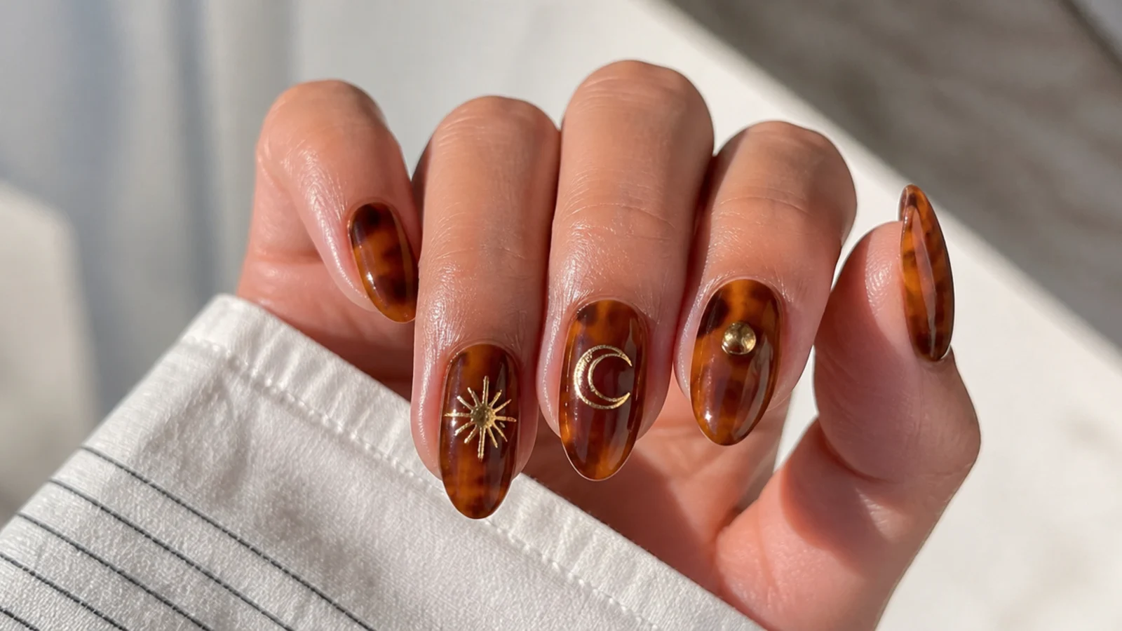 Amber and brown tortoiseshell boho nails