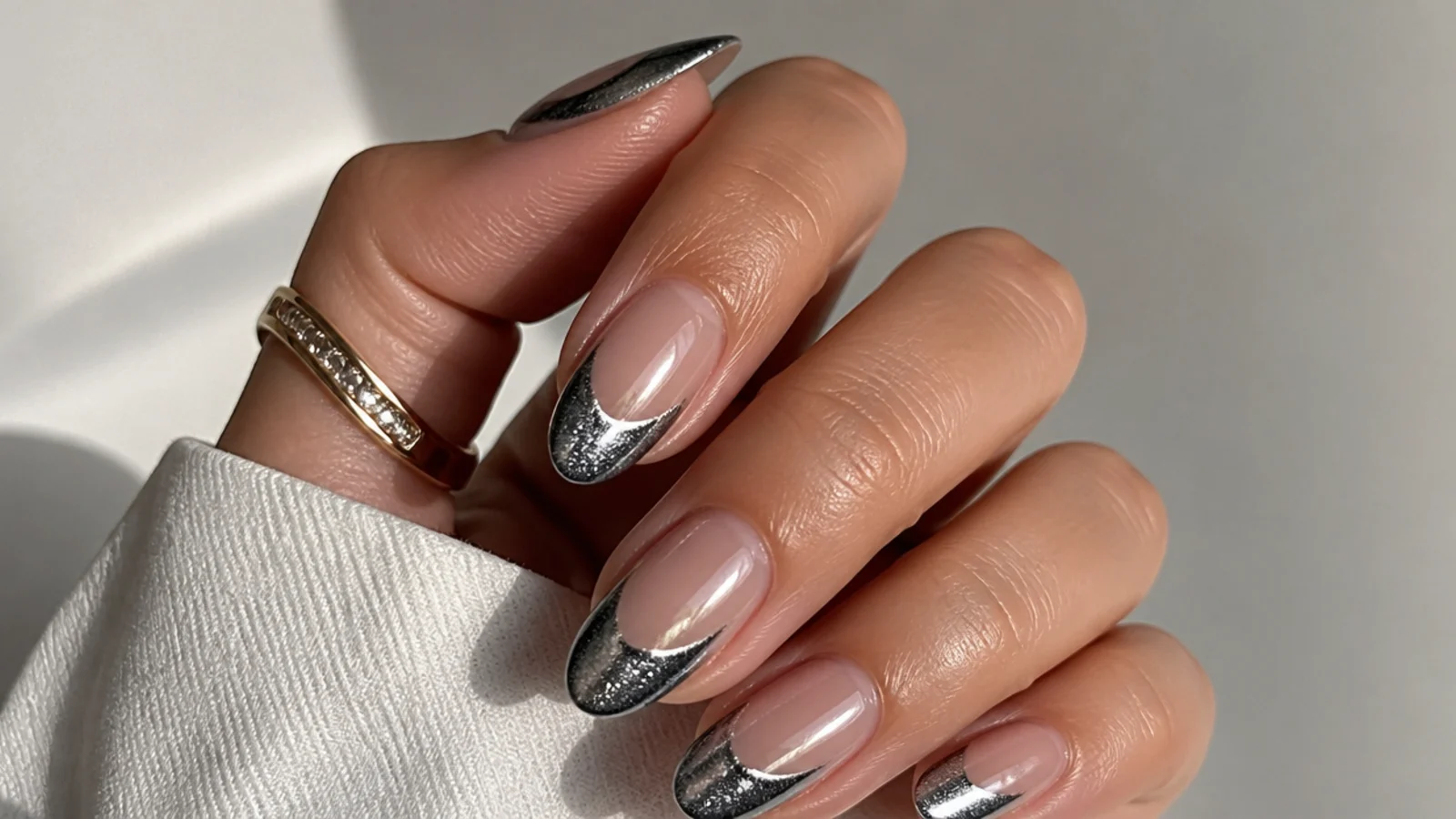 Mirror chrome magnetic cat eye french tip nails with a bright reflective stripe