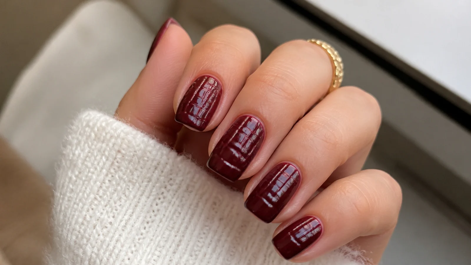 Short coffin nails in deep burgundy with a subtle 3D croc-embossed texture
