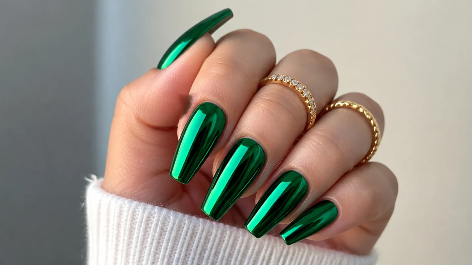 Mirror-finish emerald green chrome nails on a coffin shape