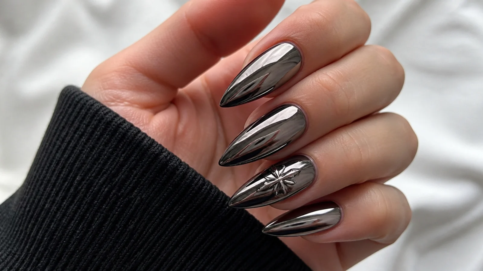Reflective mirror black chrome emo nails