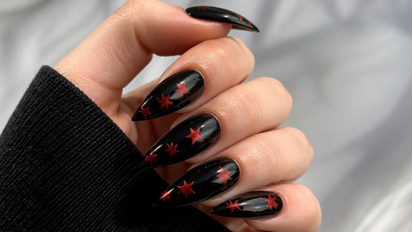 Black emo nails scattered with small red five-point stars