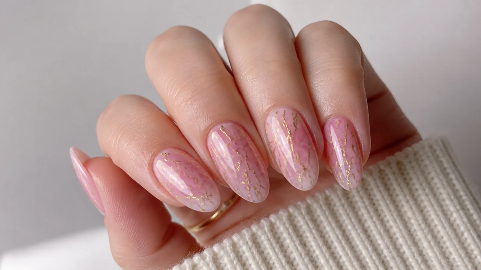Warm pink-lavender marble nails threaded with gold foil veins