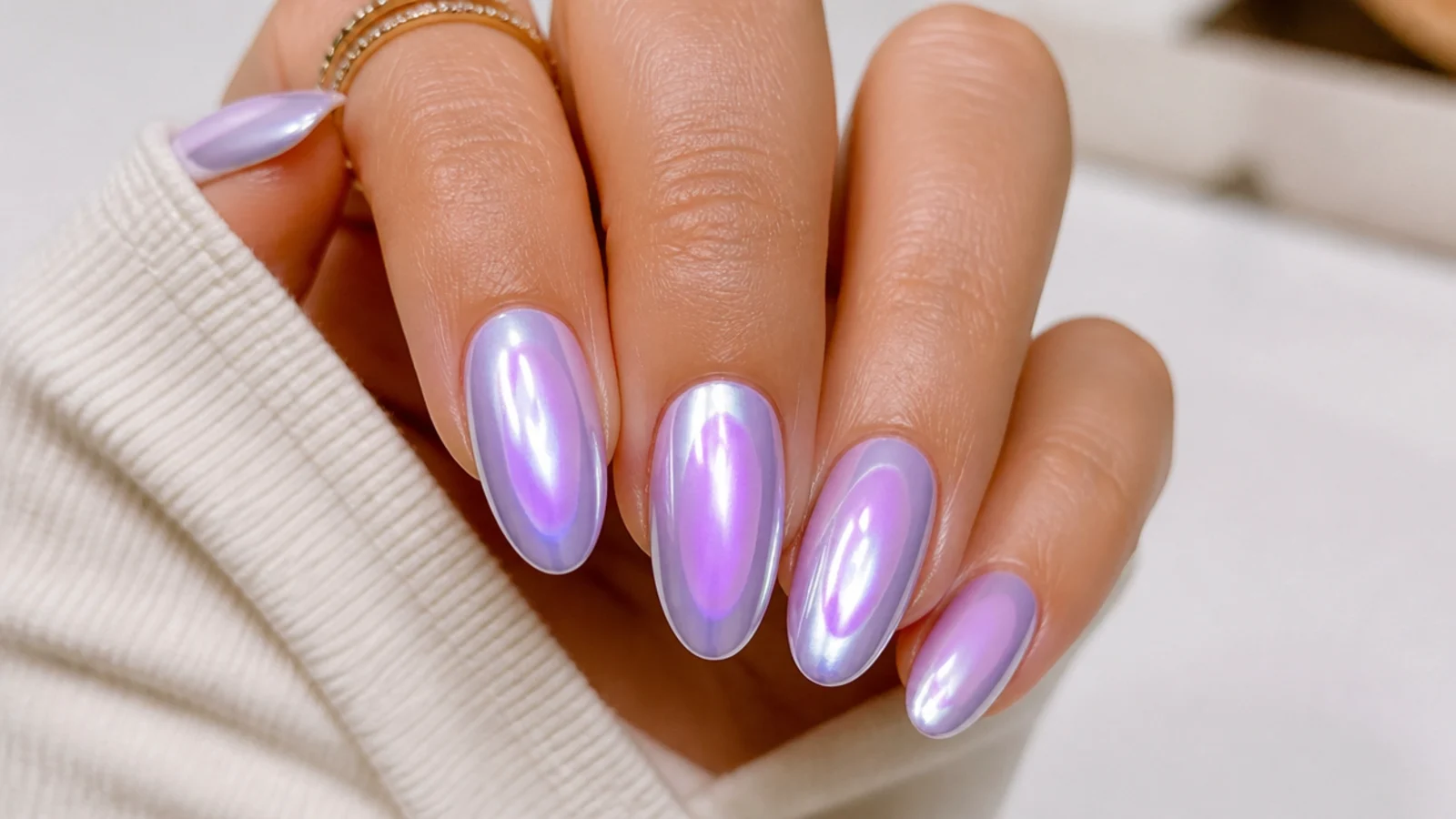 Lavender aura chrome nails with a soft glowing halo in the center