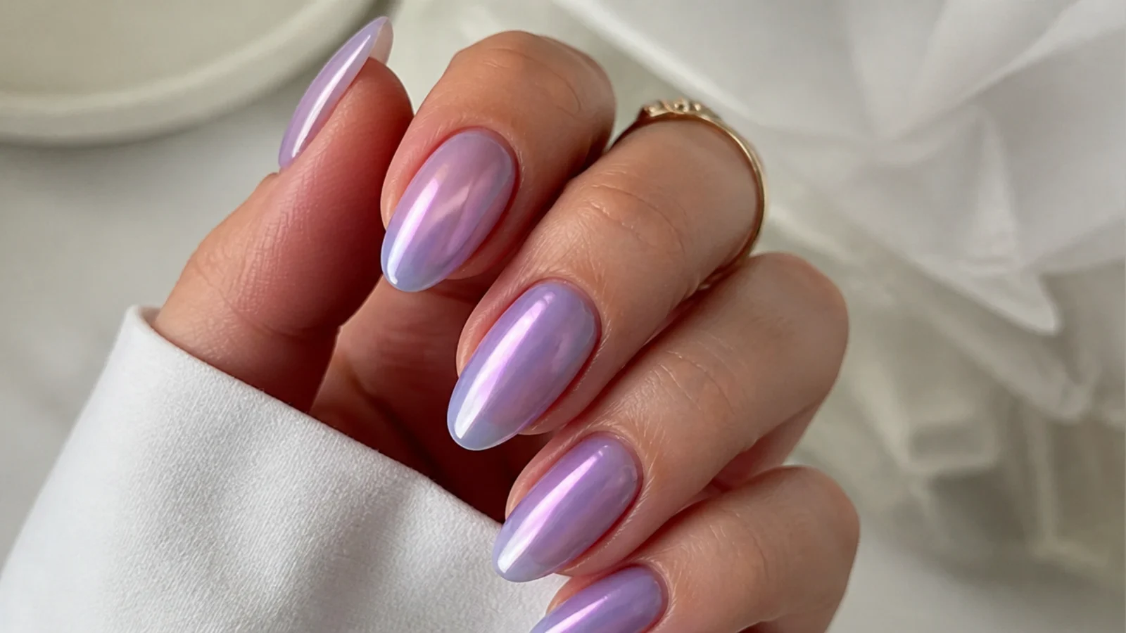 Lavender aura nails with a soft glowing chrome center
