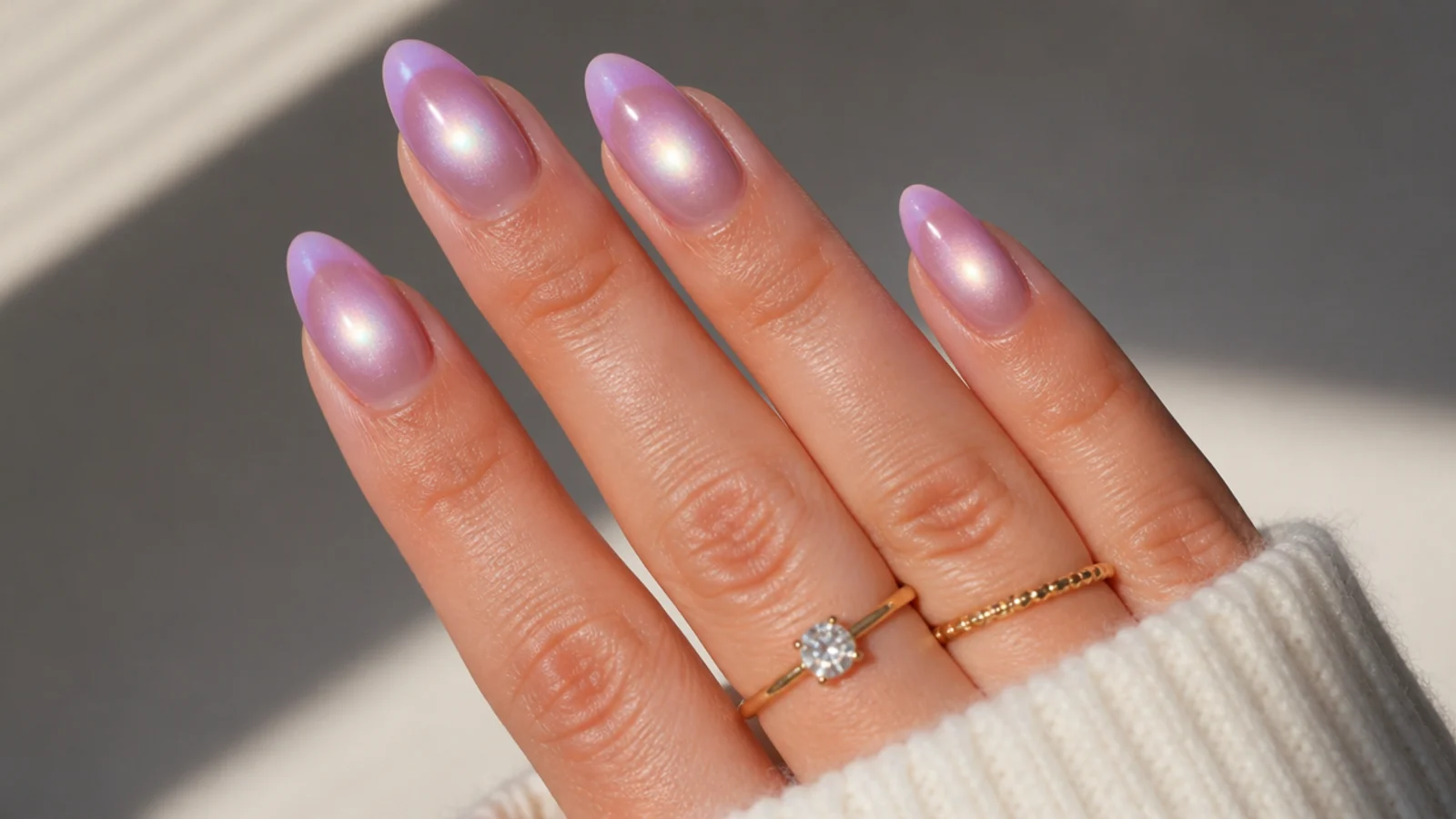 Soft lavender aura chrome nails with a glowing halo in the center