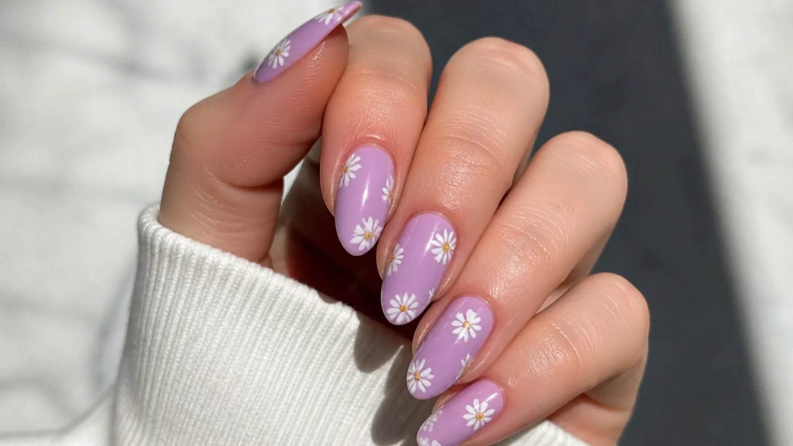 Soft lilac nails with small white hand-painted daisies