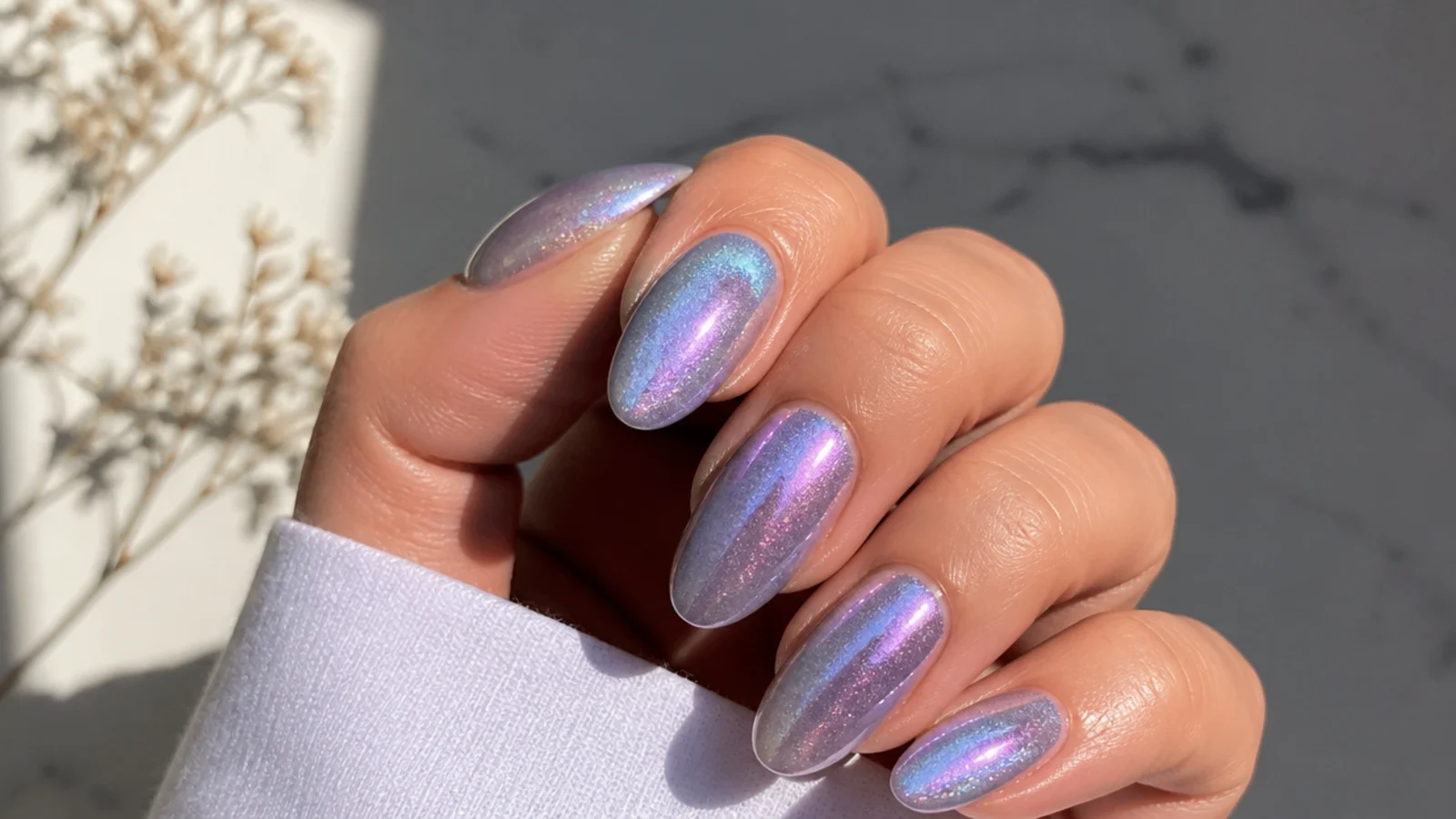 Magnetic cat-eye nails shimmering between light blue and purple