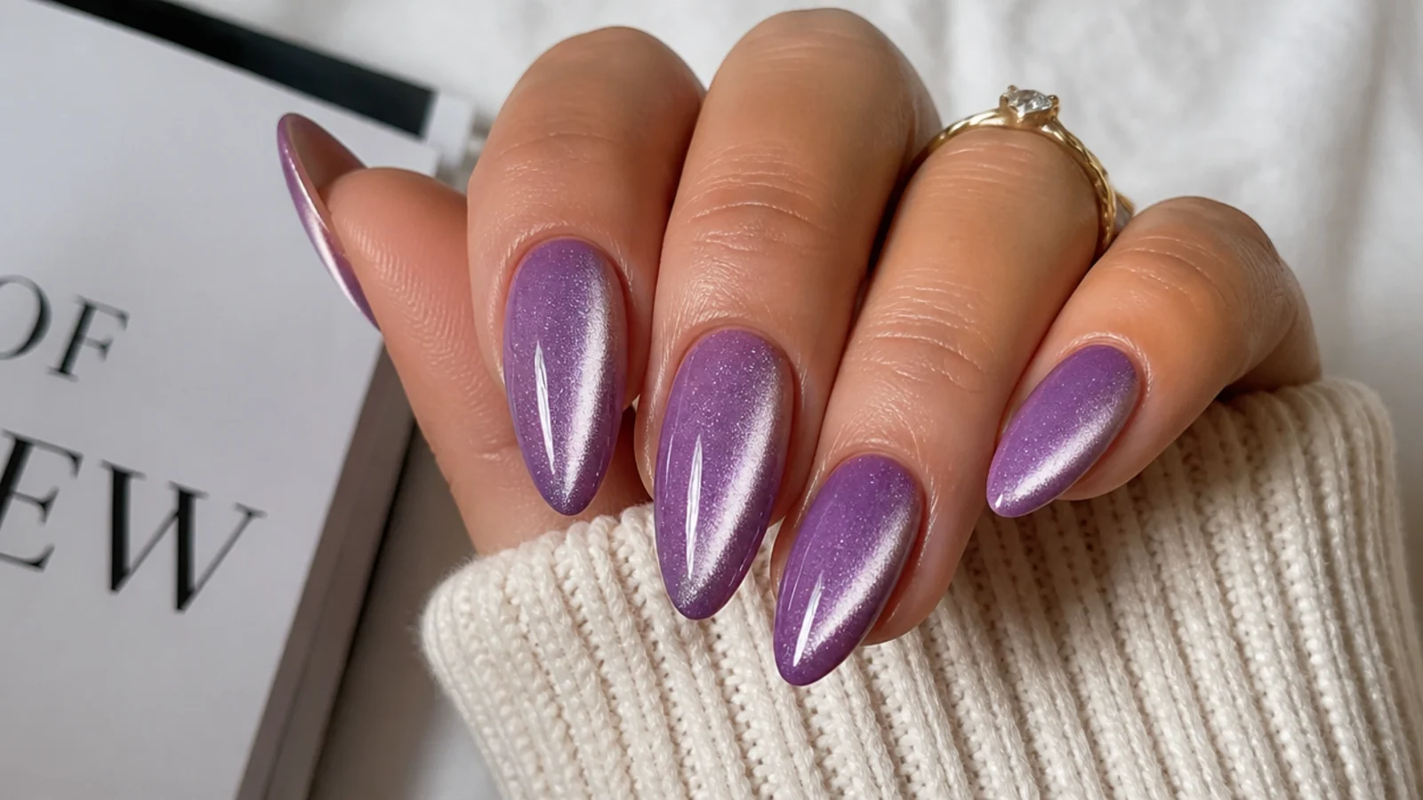 Light purple cat-eye almond nails with a shifting magnetic light strip