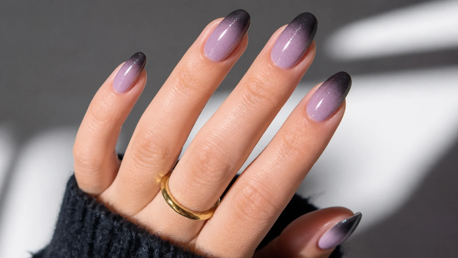 Light purple to black gradient ombre nails fading at the tips