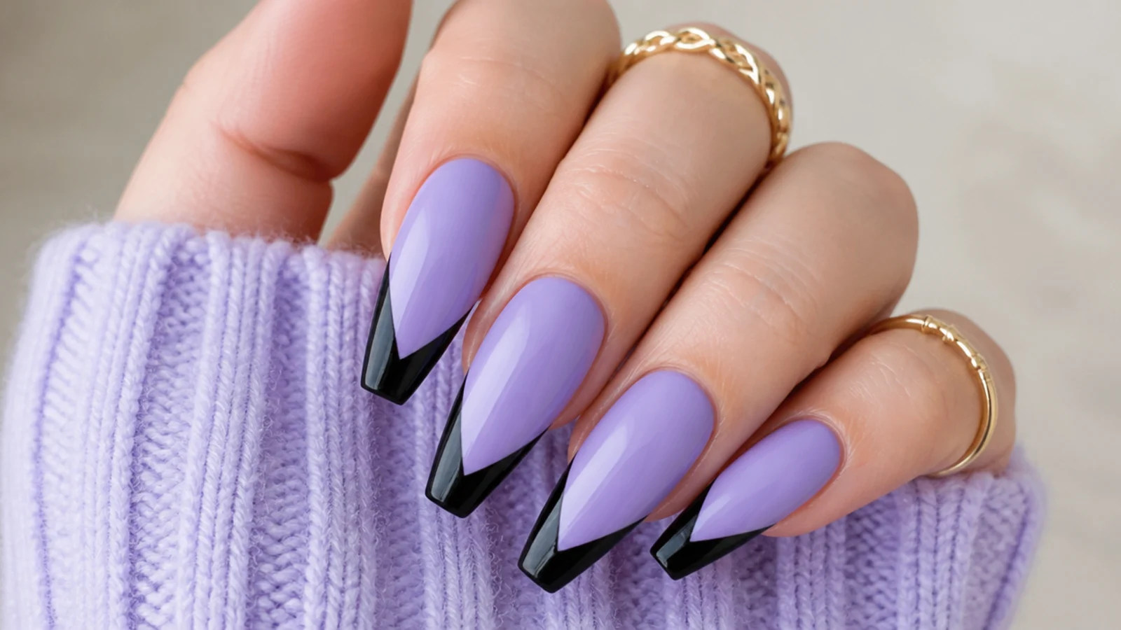 Long lilac coffin nails with bold black v-shaped tips