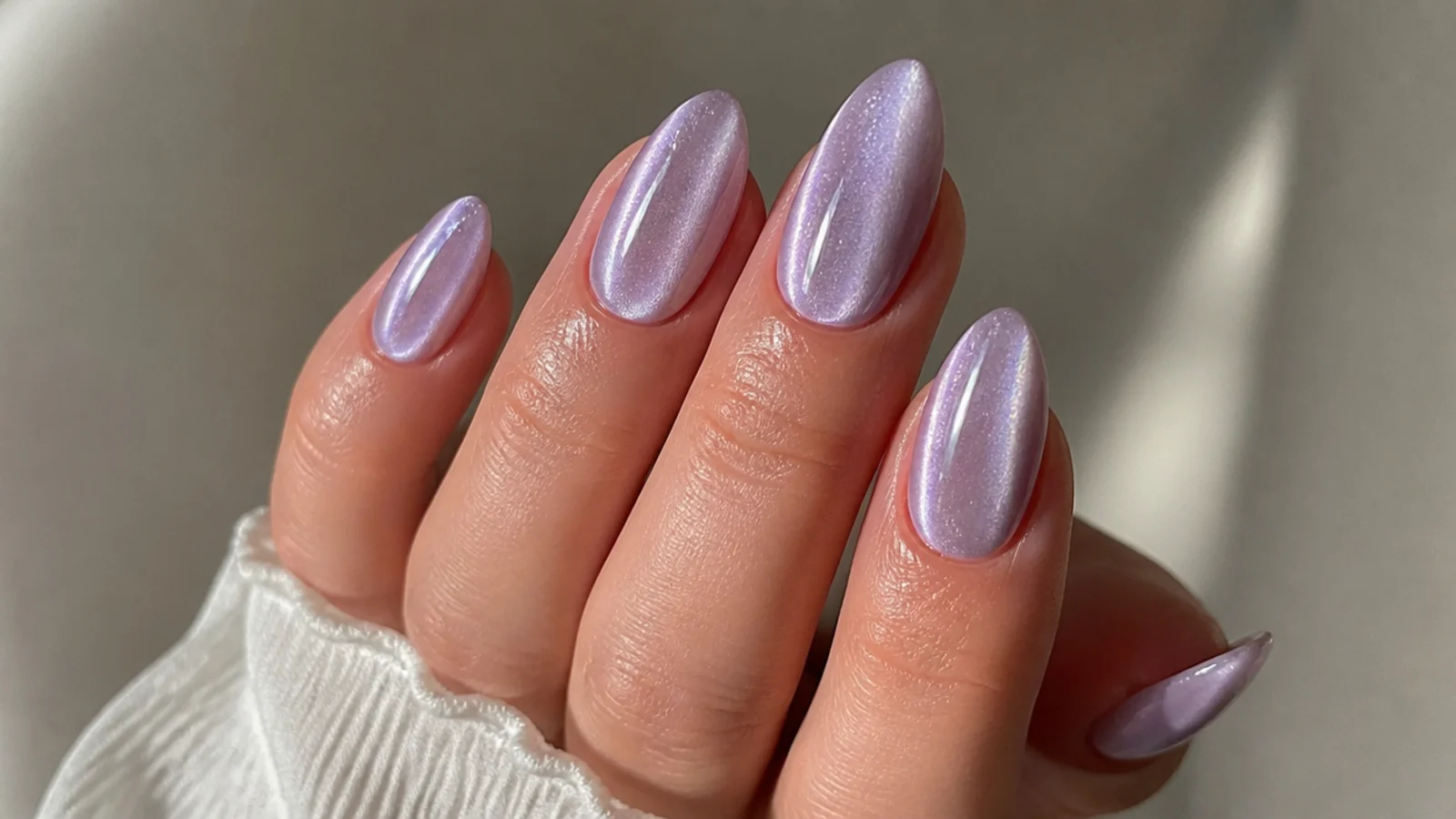 Light lilac cat eye nails with a single vertical magnetic beam down each nail