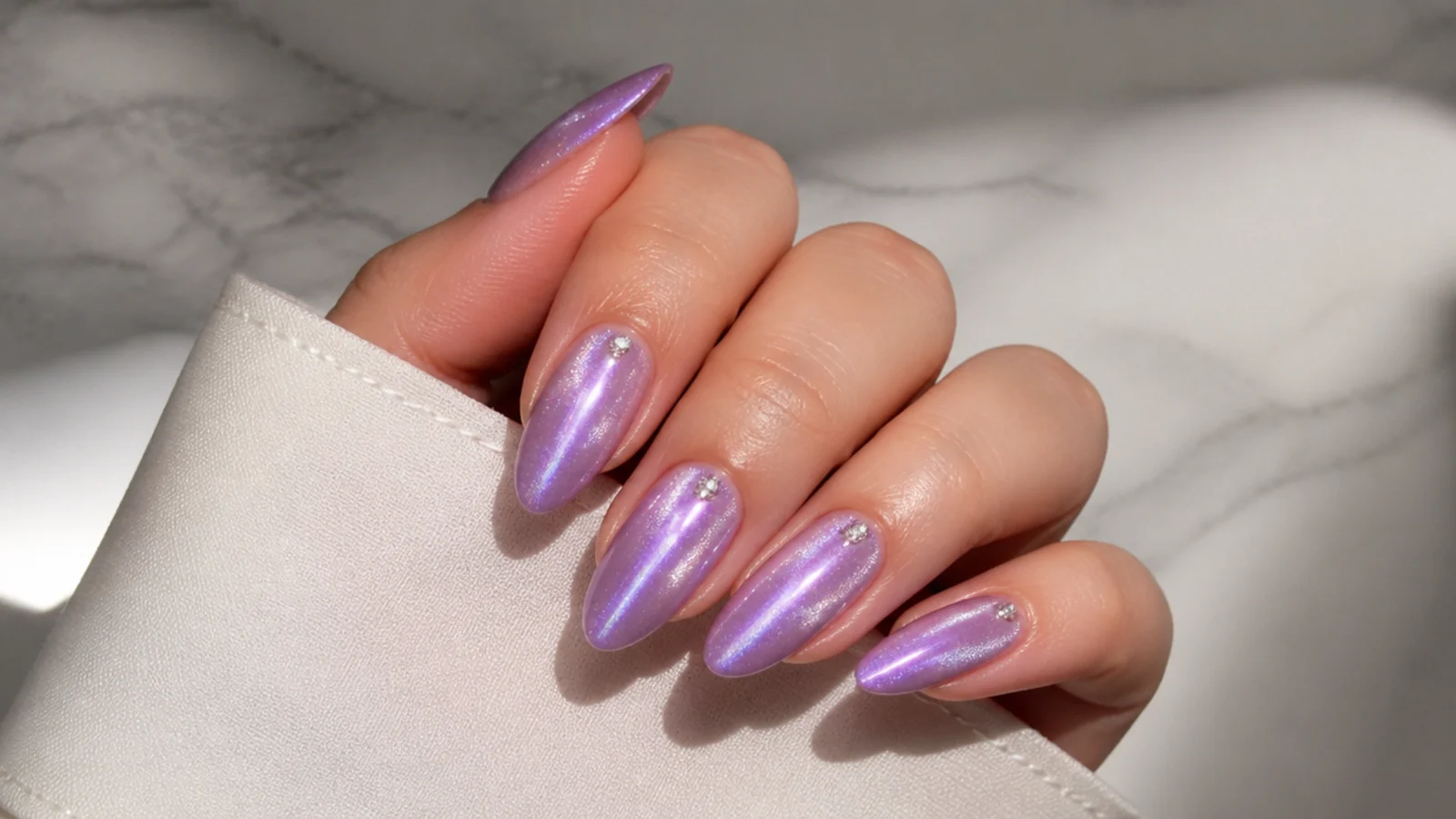 Long almond light purple cat eye nails with an elongating vertical beam
