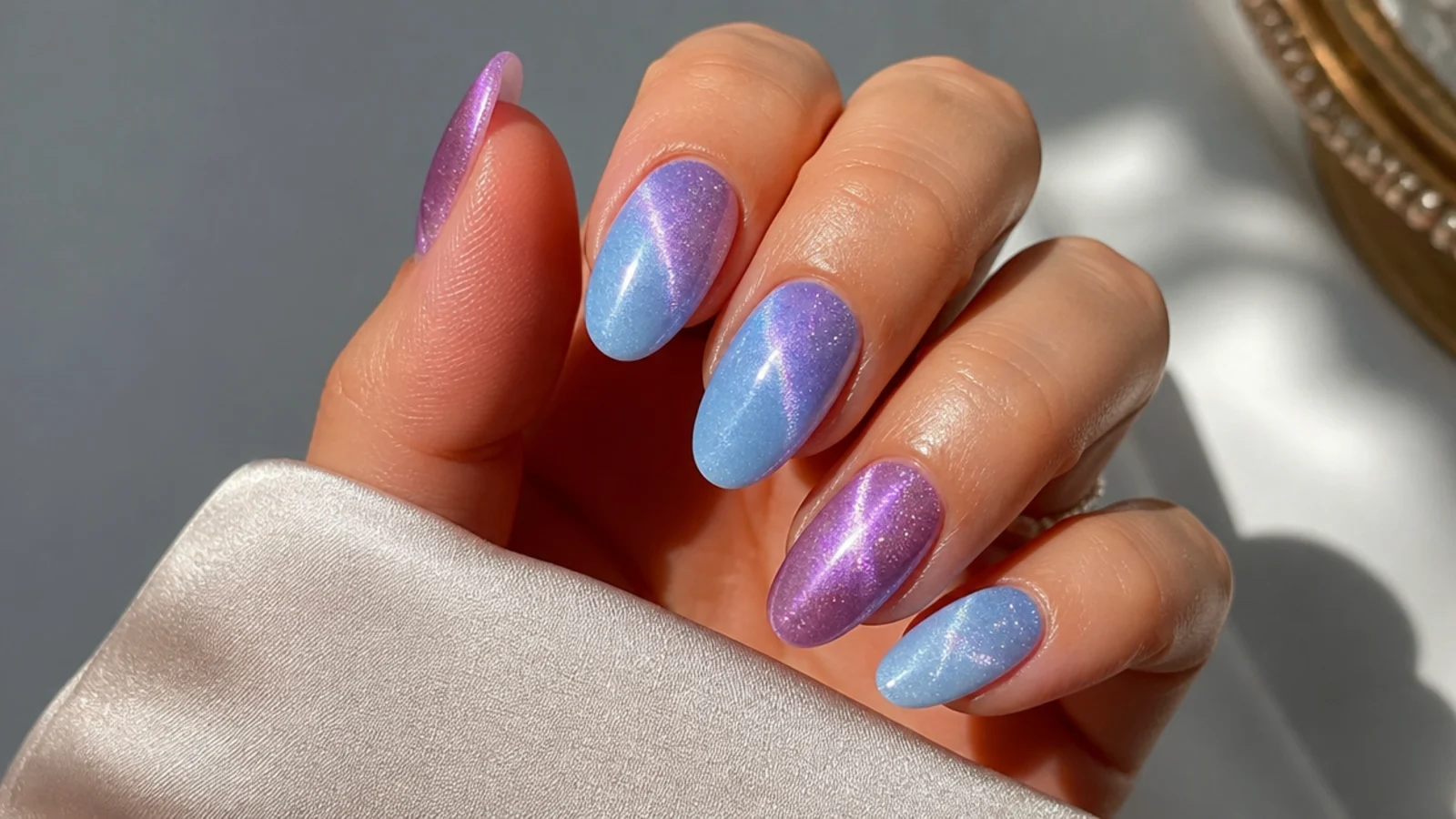 Alternating light purple and light blue cat eye nails with magnetic beams