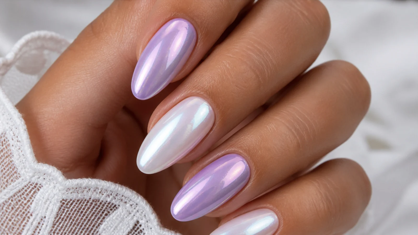 Alternating lilac chrome and white pearl chrome nails