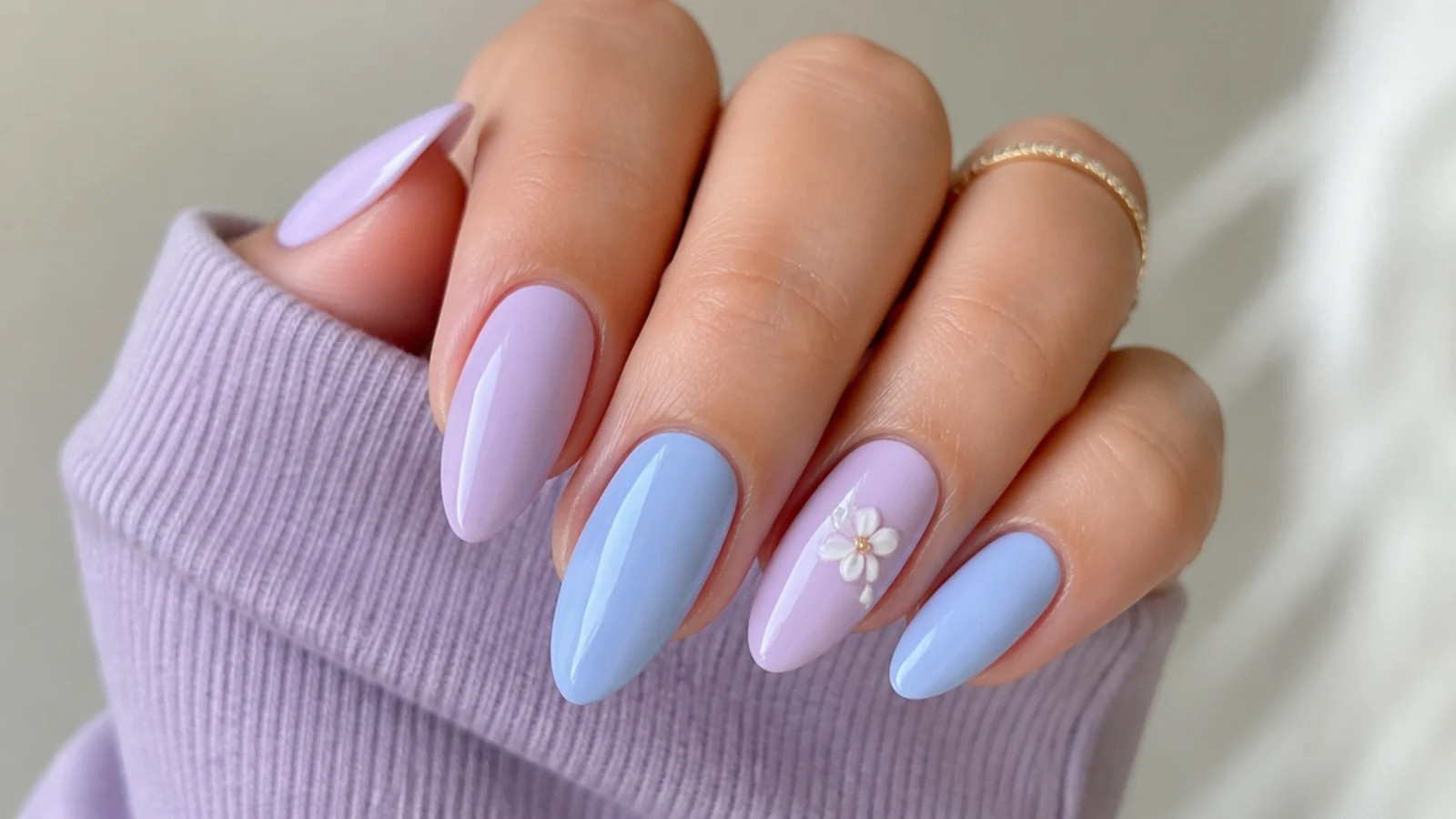 Alternating light purple and baby blue pastel nails