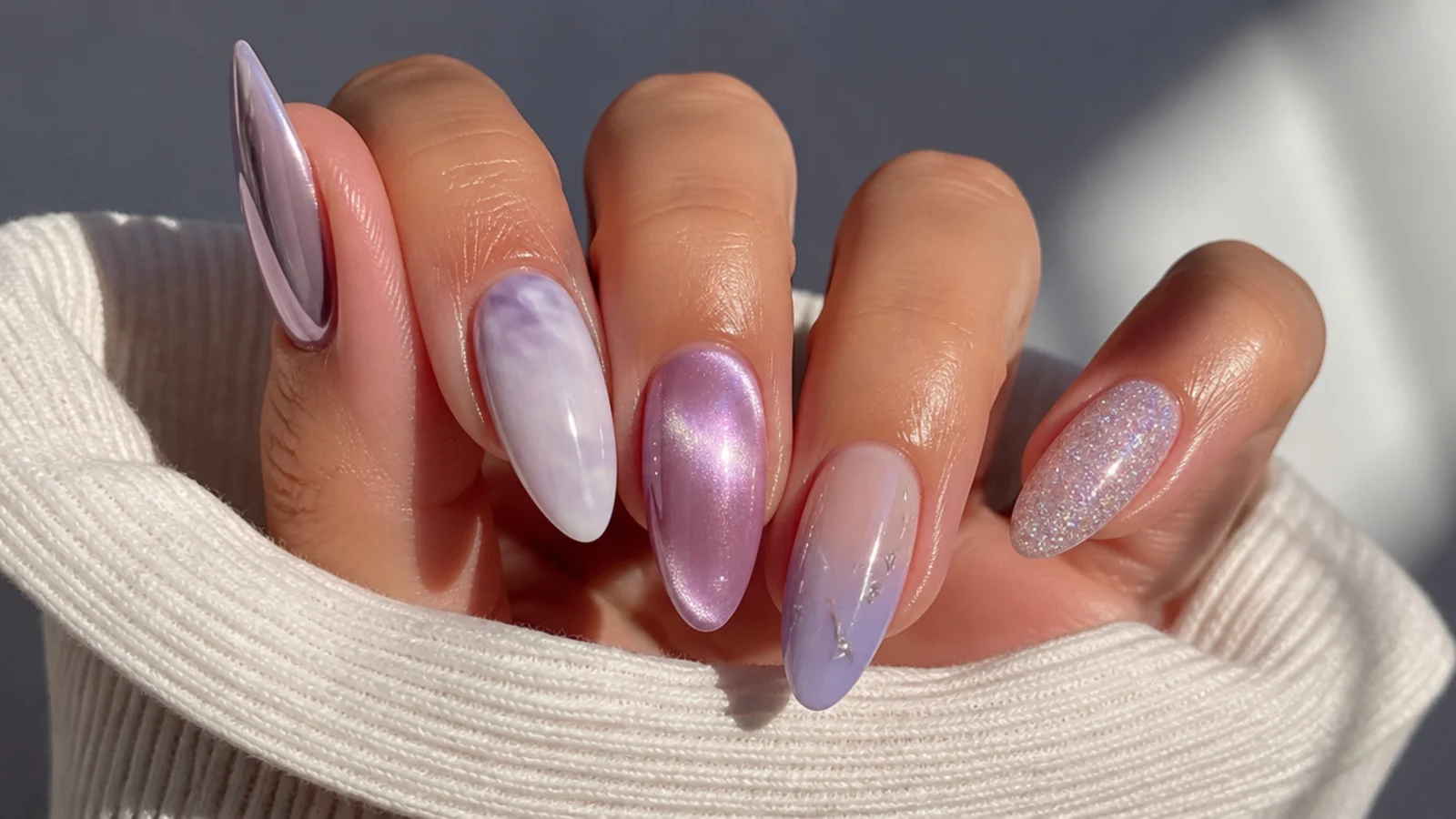 Light purple nails in chrome, milky, cat-eye, ombre and glitter finishes