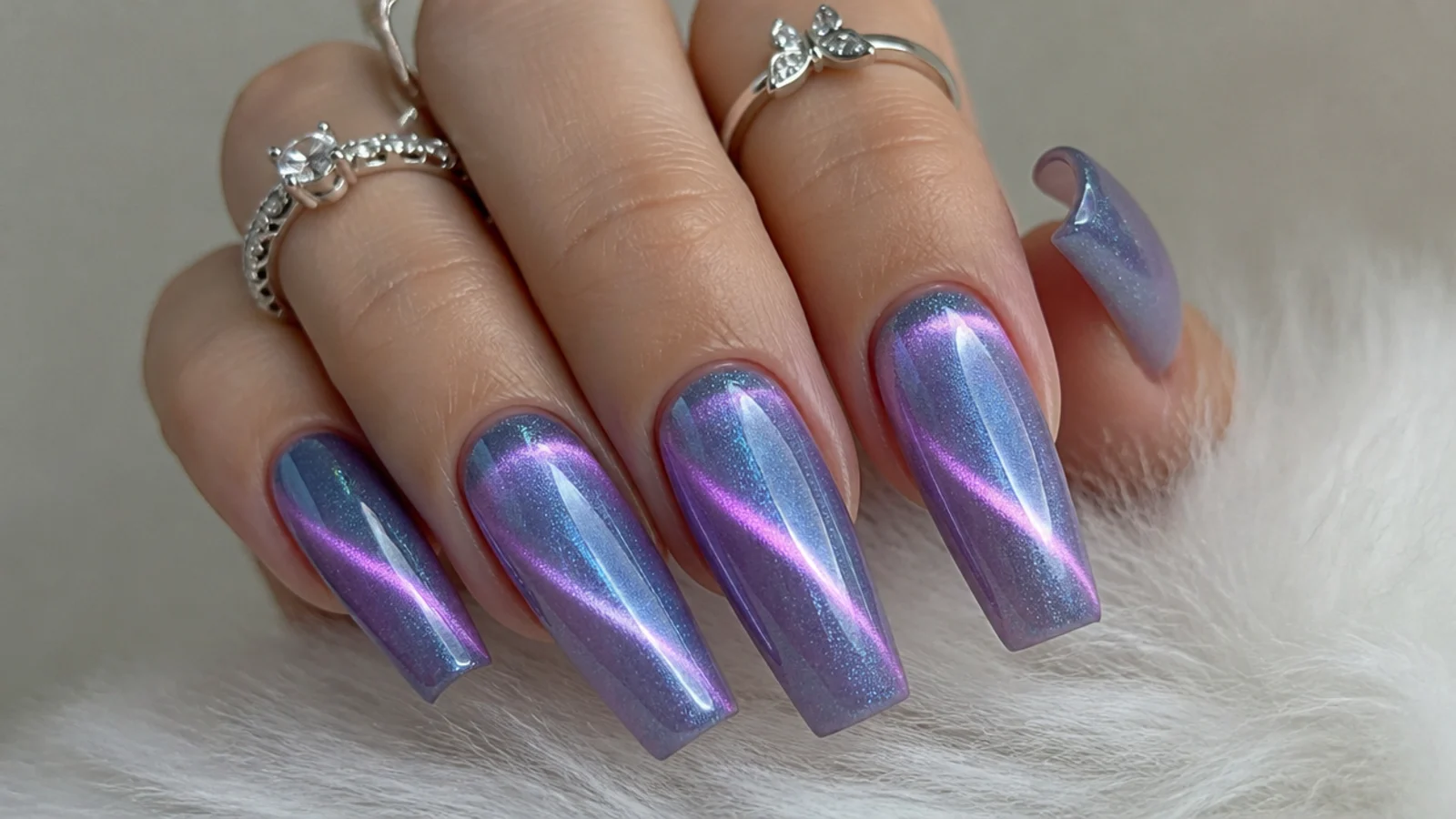 Light purple cat-eye nails with a shifting magnetic ombre stripe on coffin