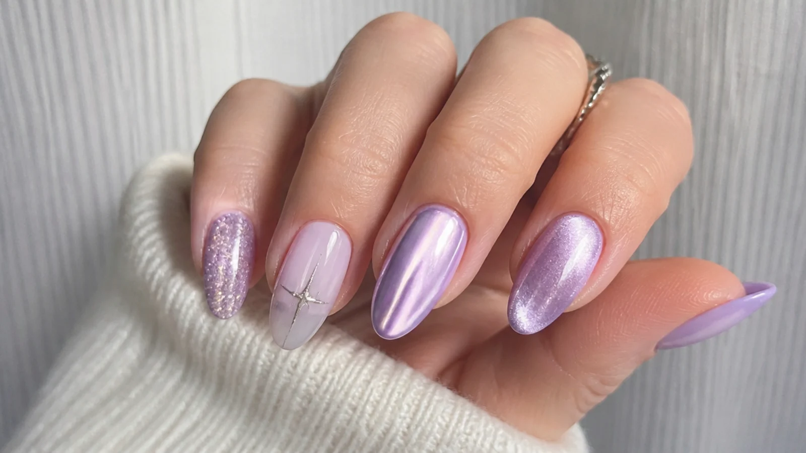 Light purple nails in chrome, milky, glitter, cat-eye and almond finishes