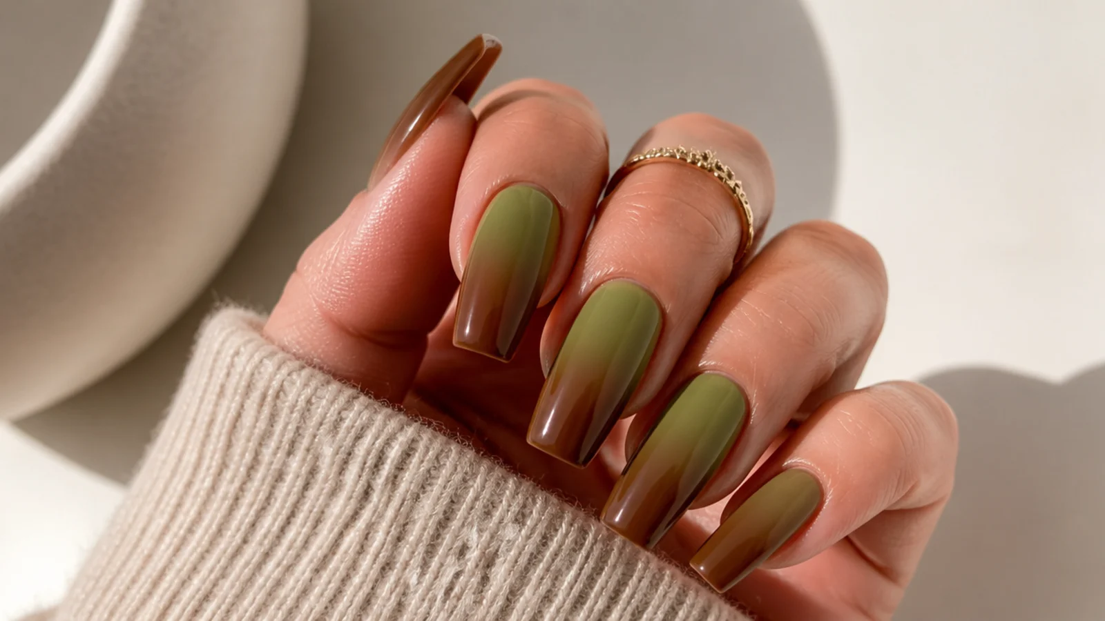 Coffin nails with a soft ombre from muted olive green into warm brown