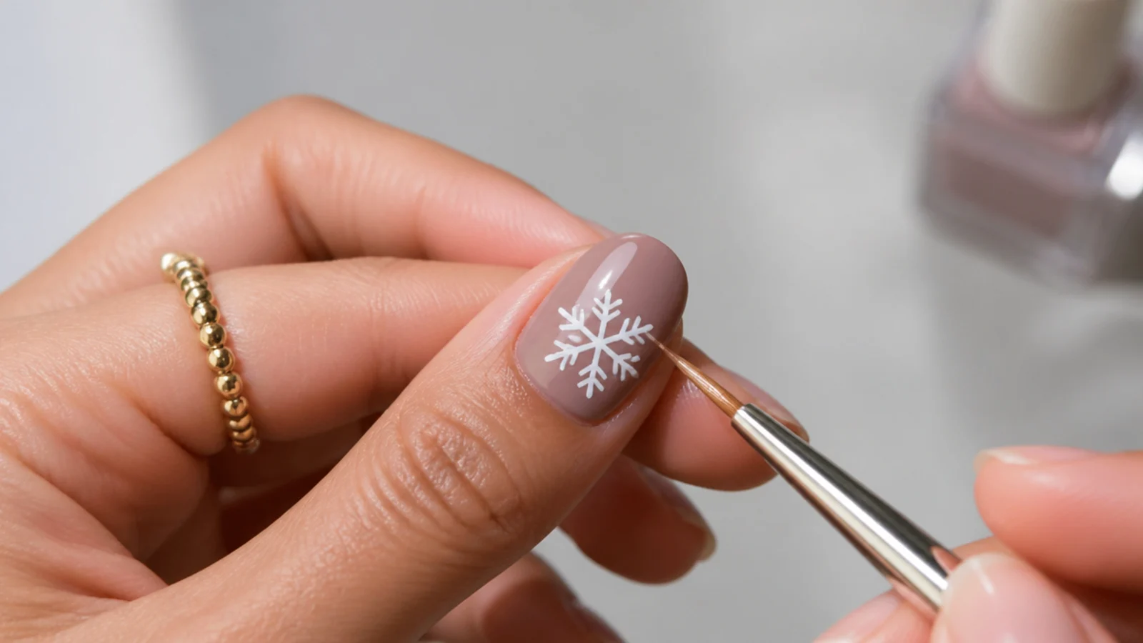 Two diagonal white lines crossing a plus sign to make a six-arm snowflake