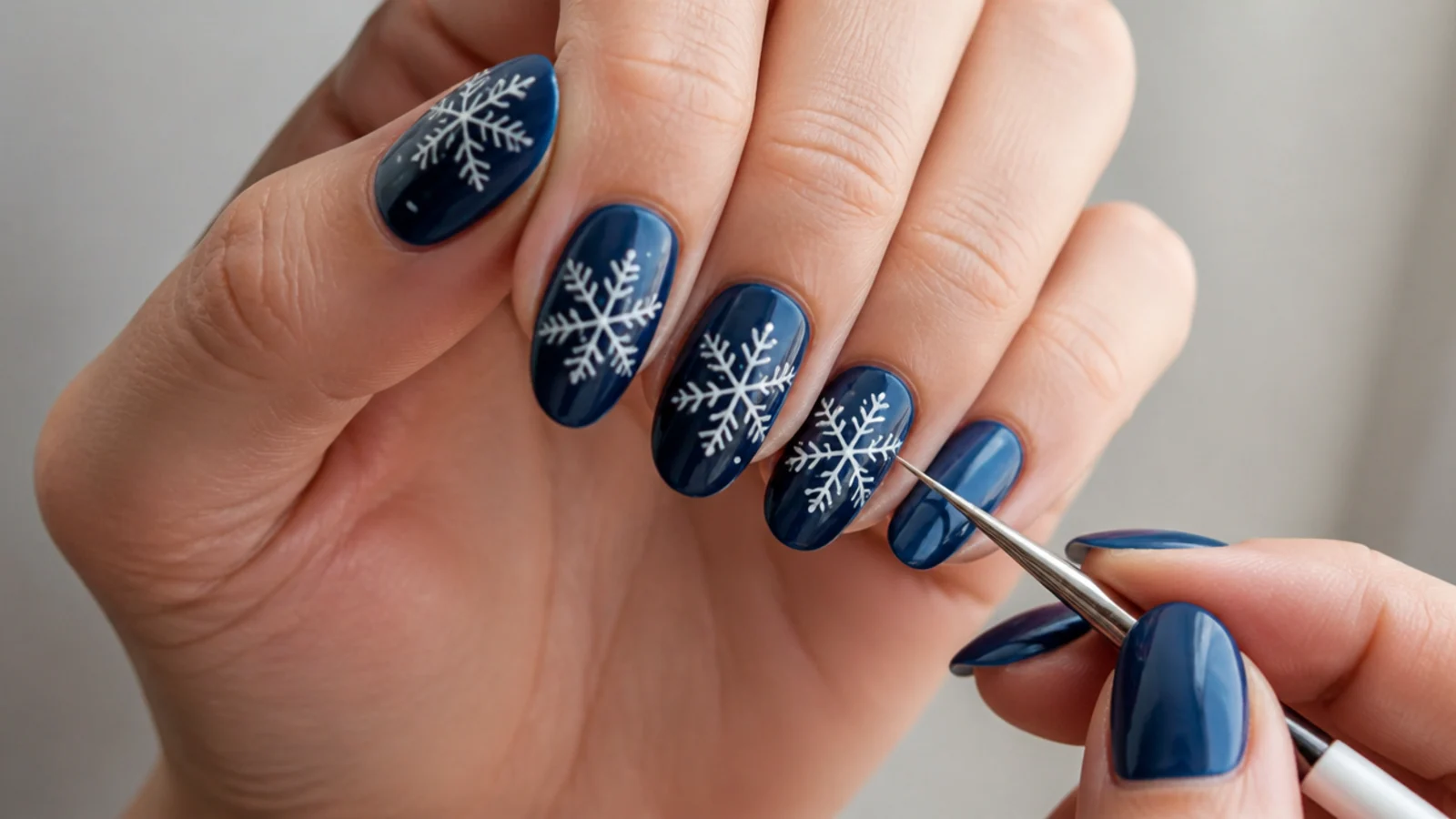 Small V-shaped branches being added near the tips of each snowflake arm