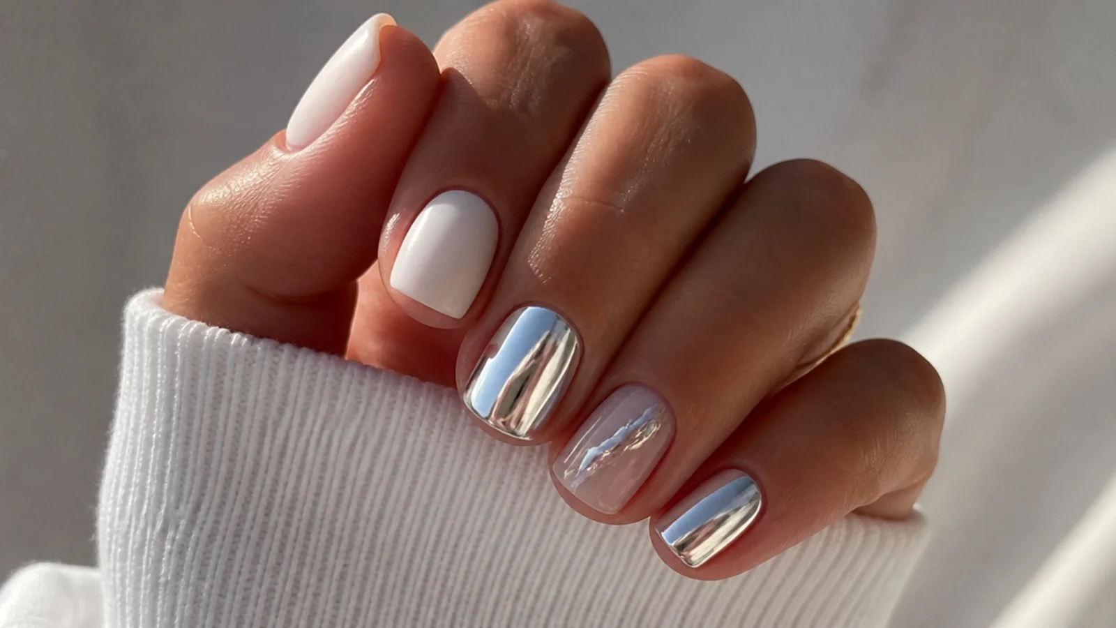 Short white nails mixing matte milky and glossy chrome finishes