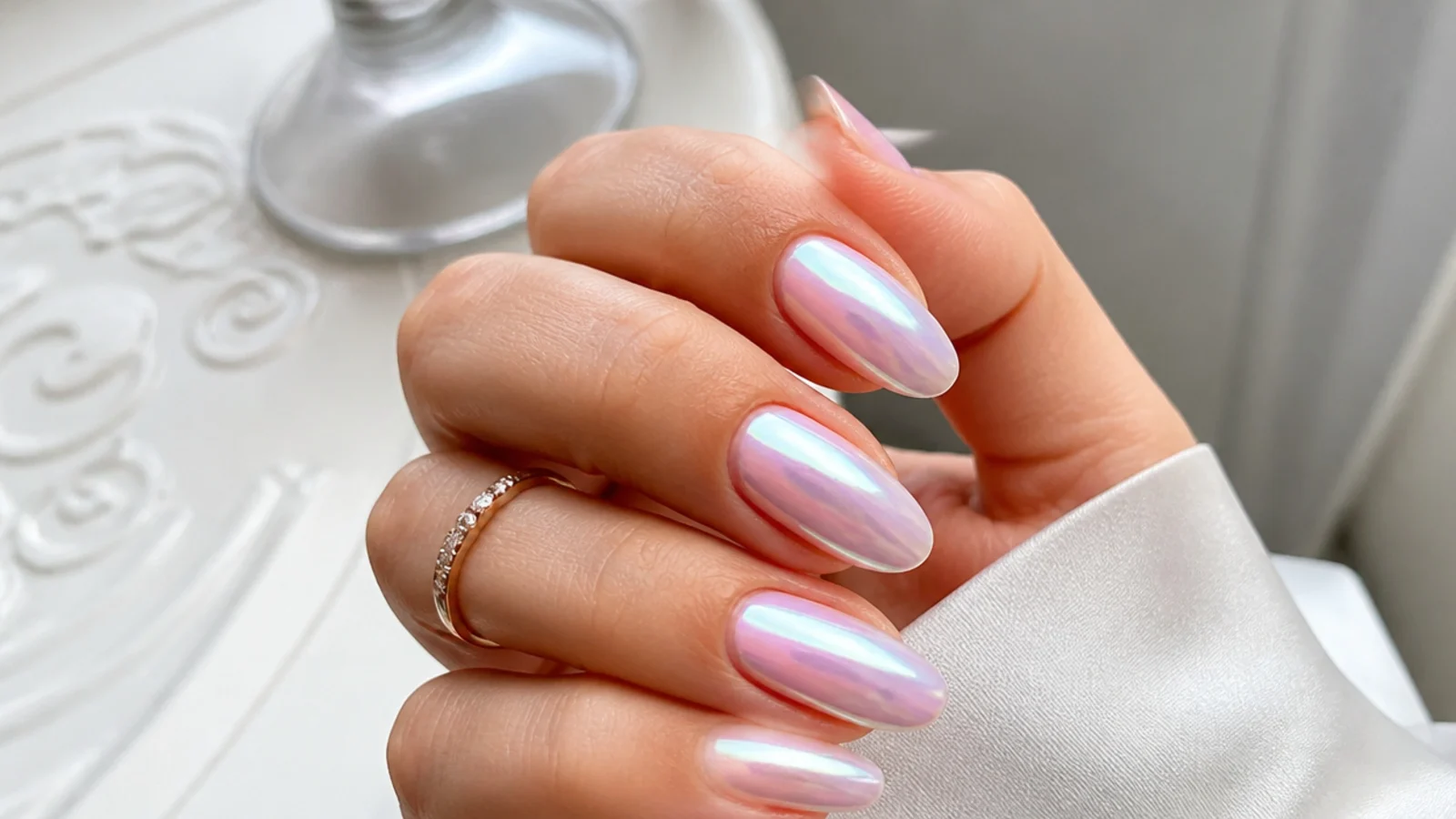 Iridescent aurora white chrome nails shifting pink, lilac and blue