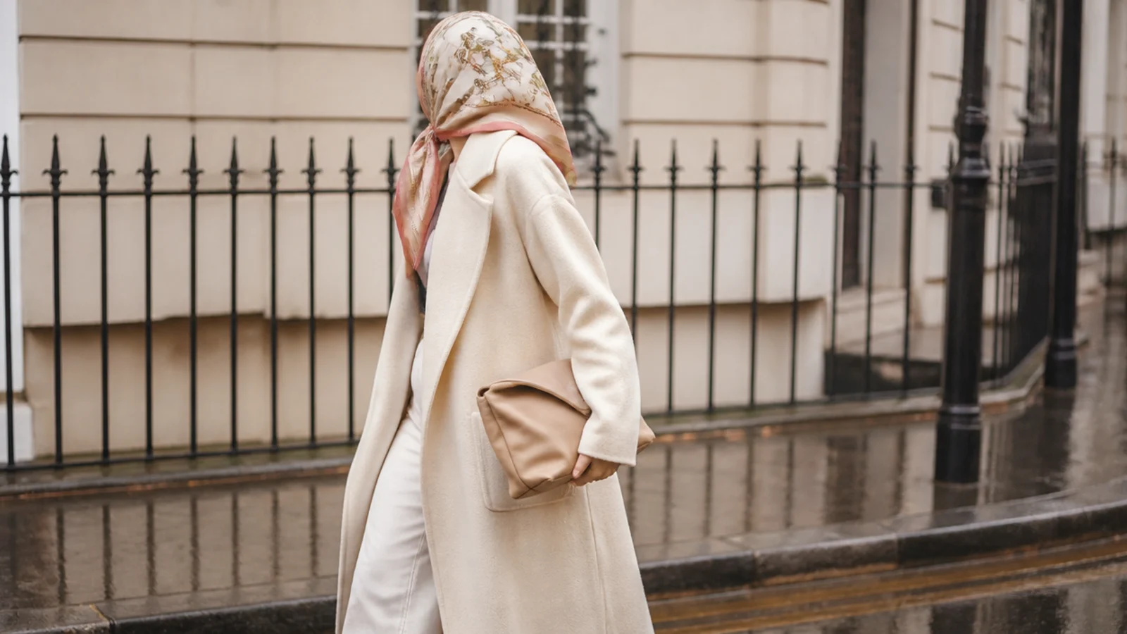 Faceless outfit with a printed silk scarf tied over the hair and knotted under the chin in light rain